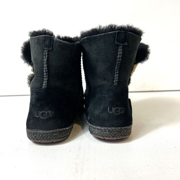 UGG Classic Ankle Bootie Women's 7 Black Leather Sheepskin Lining Pull On Casual - Picture 9 of 11